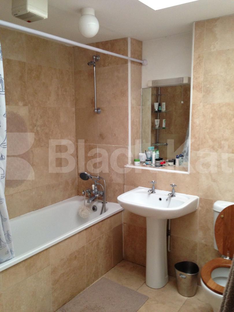 			LET, 2 Bedroom, 1 bath, 1 reception Apartment			 St Johns Hill, Clapham Junction